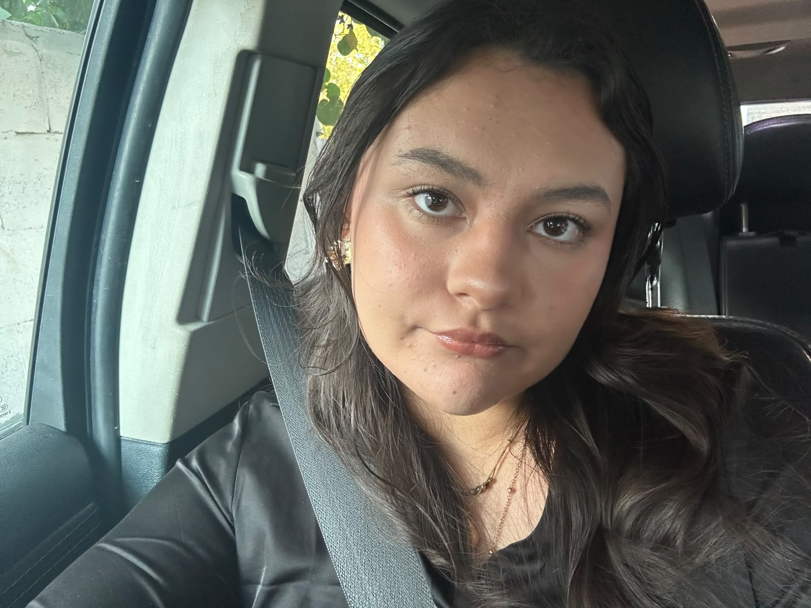 Selfie de Abril Villa con luz natural